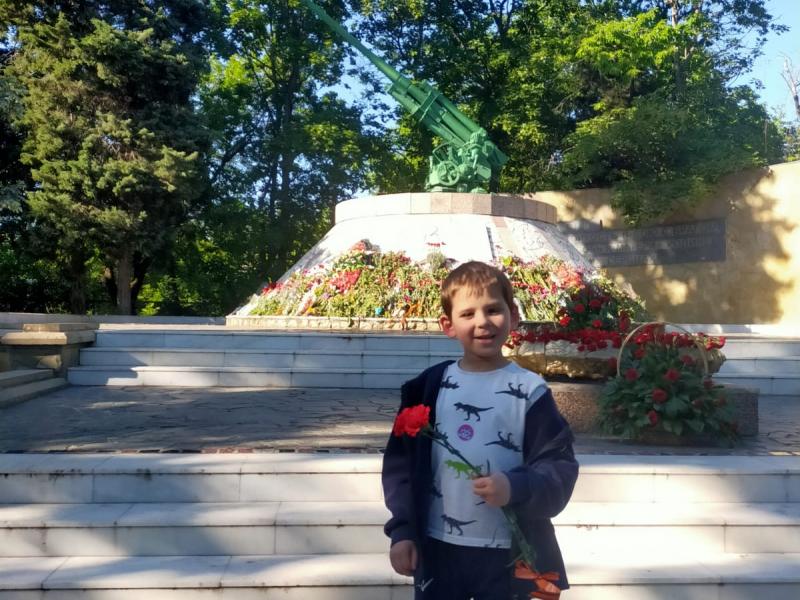 Памяти павших будьте достойны!
